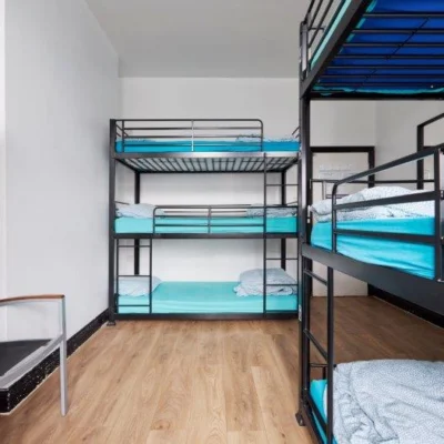 6 bedded room. Accommodates up to 6 people - NX London Hostel